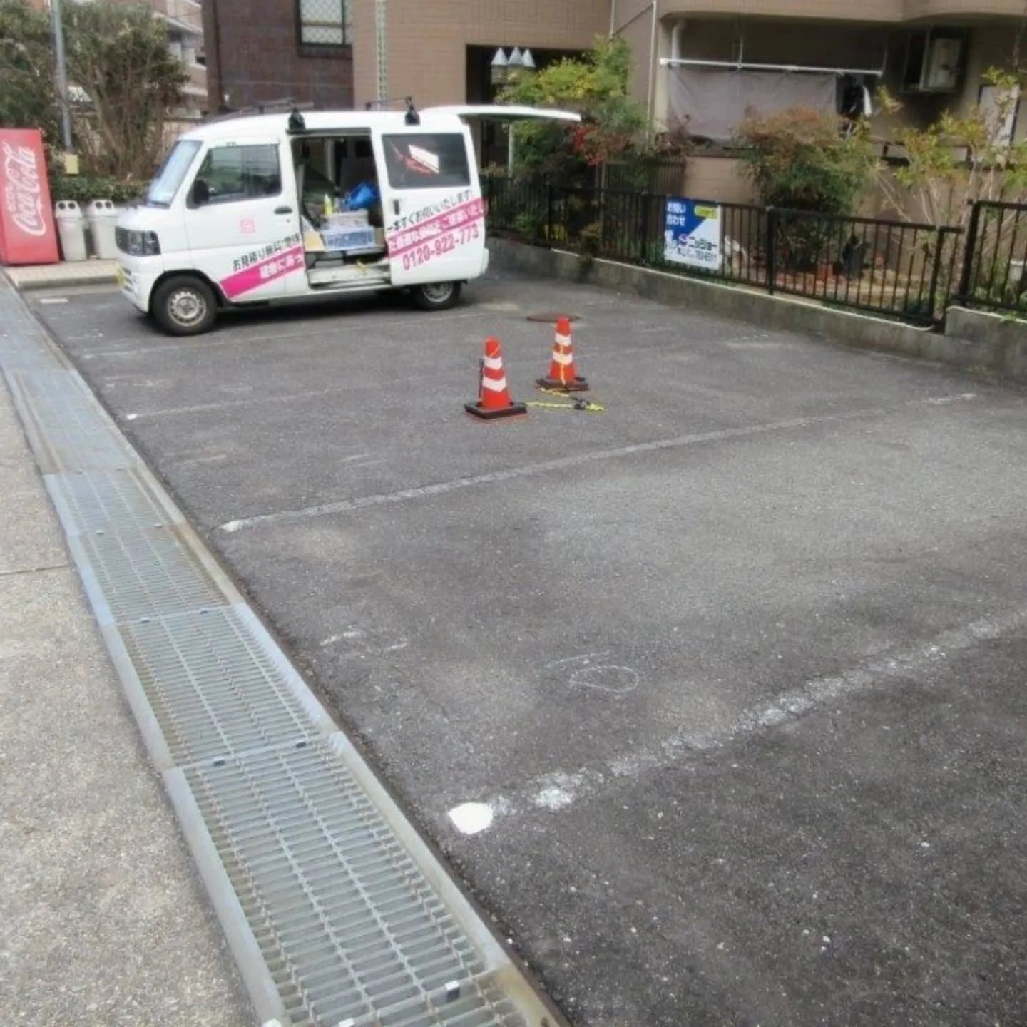 名古屋市千種区　某マンションの駐車場の白線、番号を新しく書き...