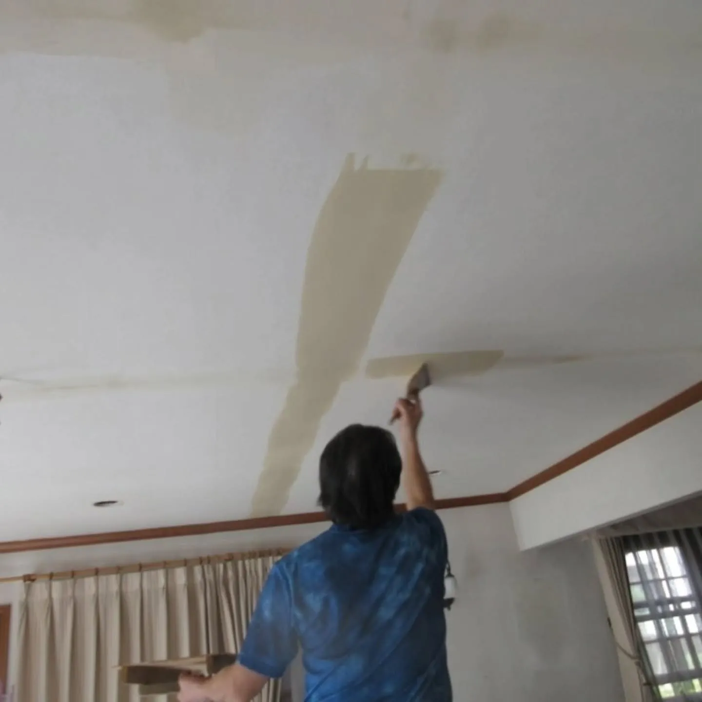 名古屋市北区Ｍさま邸　雨漏りを直してから天井クロスを貼り直し...